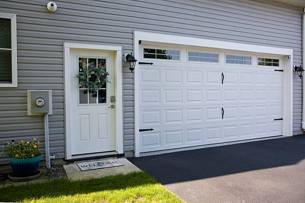 24/7 Emergency Garage Door Panel Replacement experts in Steilacoom, WA